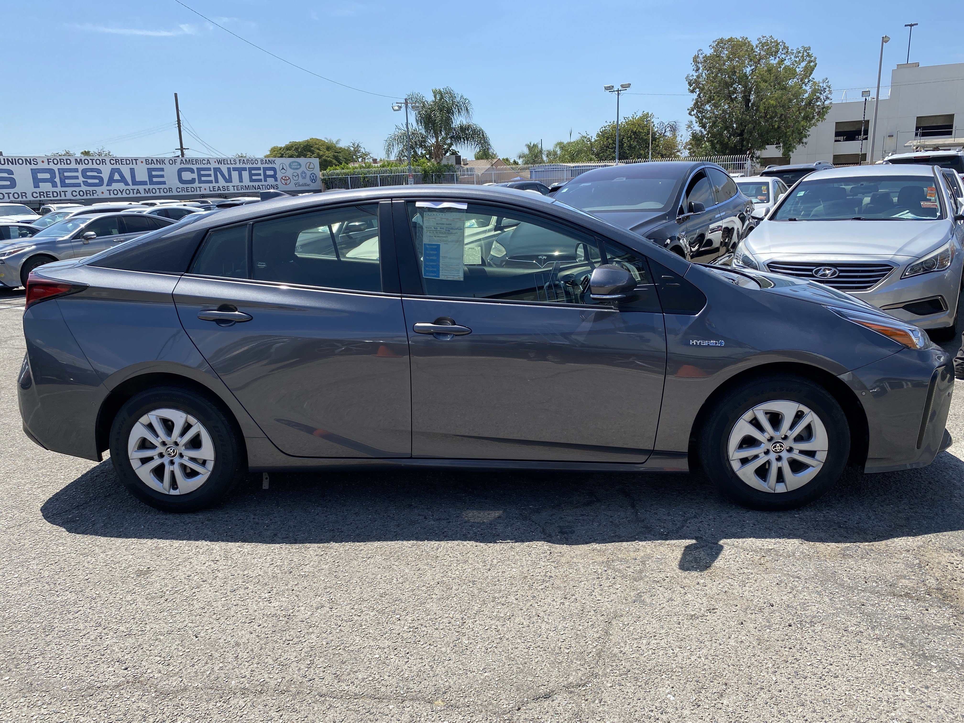Used 2021 Toyota Prius LE FWD image 9