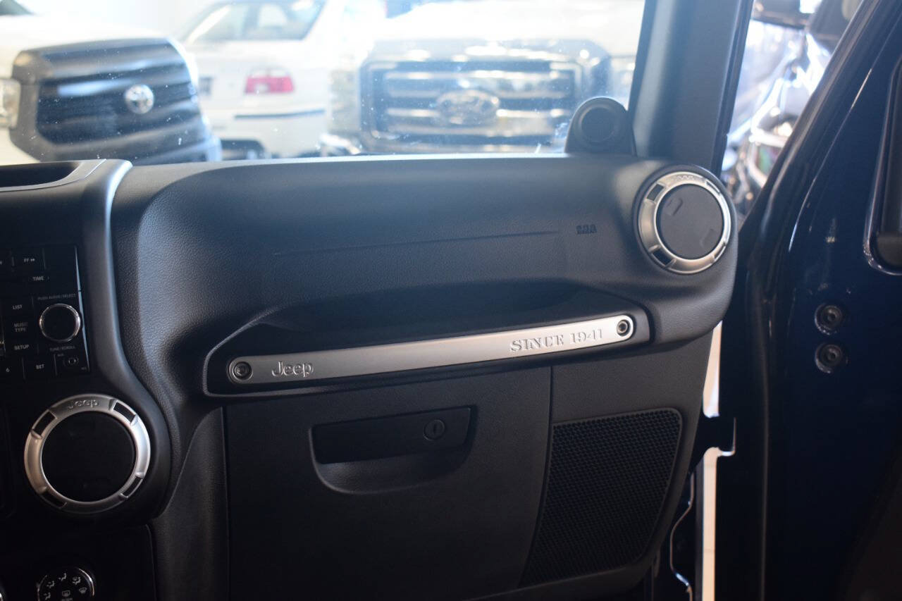 Used 2013 Jeep Wrangler Rubicon w/ PWR Convenience Group AWD/4WD image 38