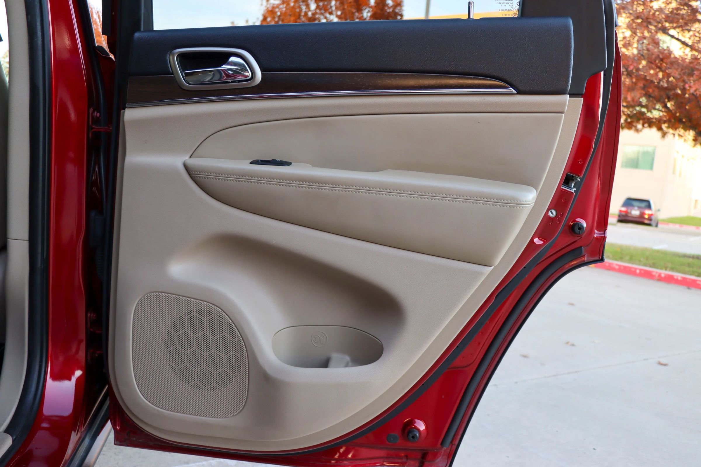 Used 2014 Jeep Grand Cherokee Limited image 10