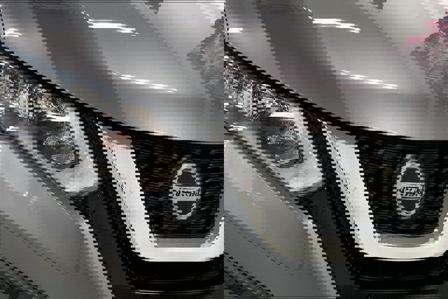 Used 2018 Nissan Rogue SV w/ Premium Package image 31