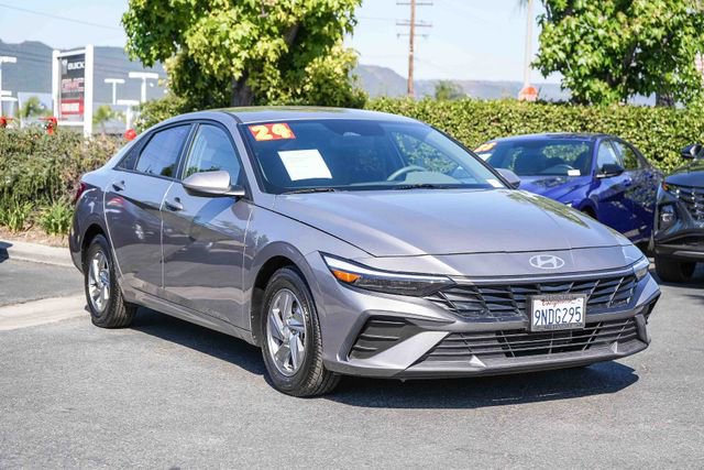 Certified 2024 Hyundai Elantra SE FWD image 3