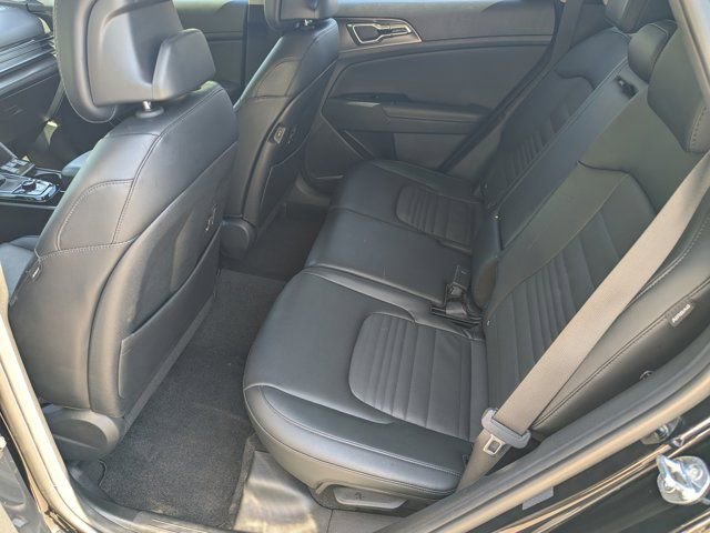 Used 2025 Kia Sportage SX image 17