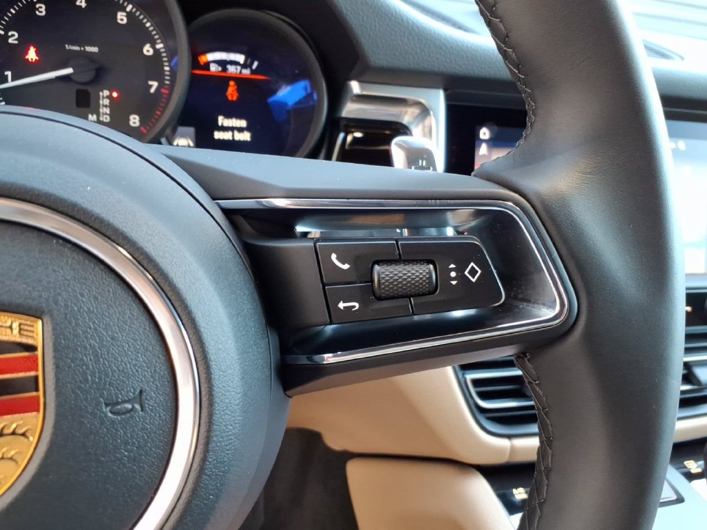 Certified 2026 Porsche Macan AWD/4WD image 26