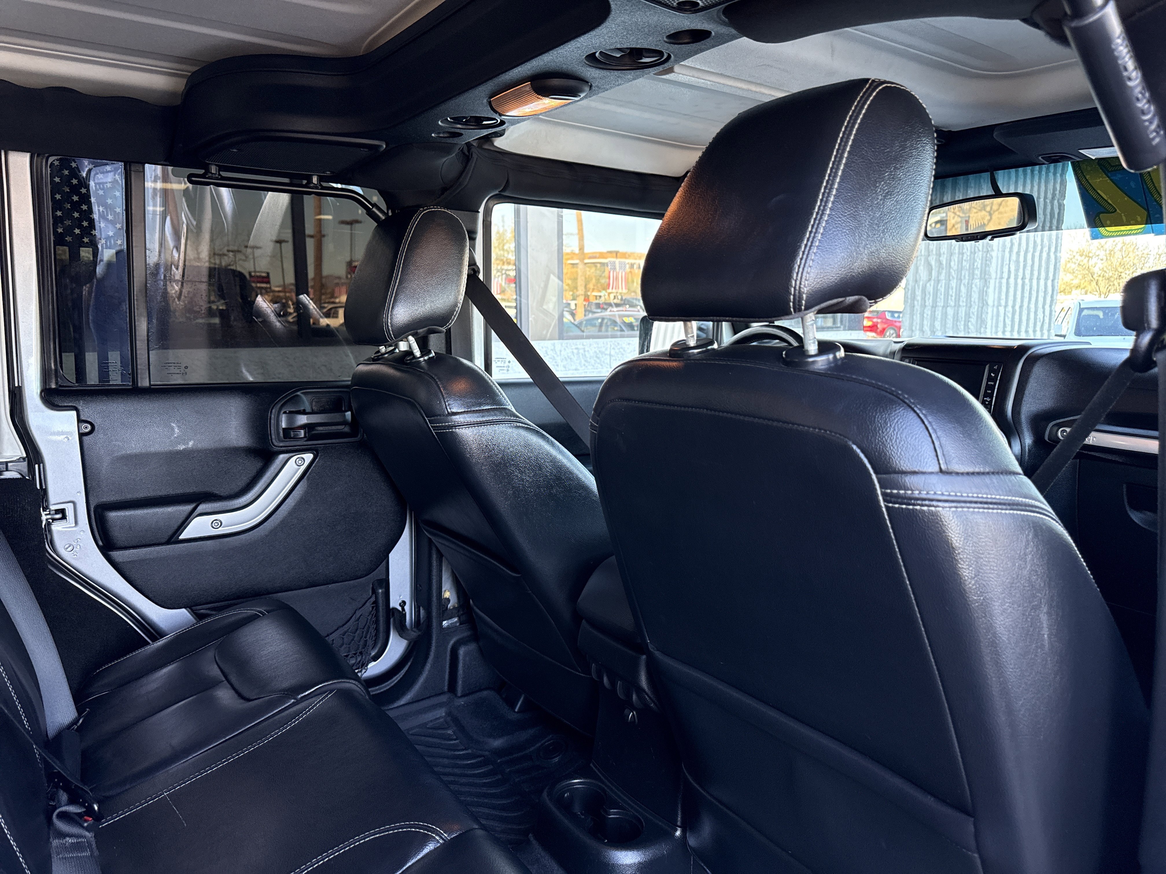 Used 2015 Jeep Wrangler Unlimited Rubicon w/ Connectivity Group image 48