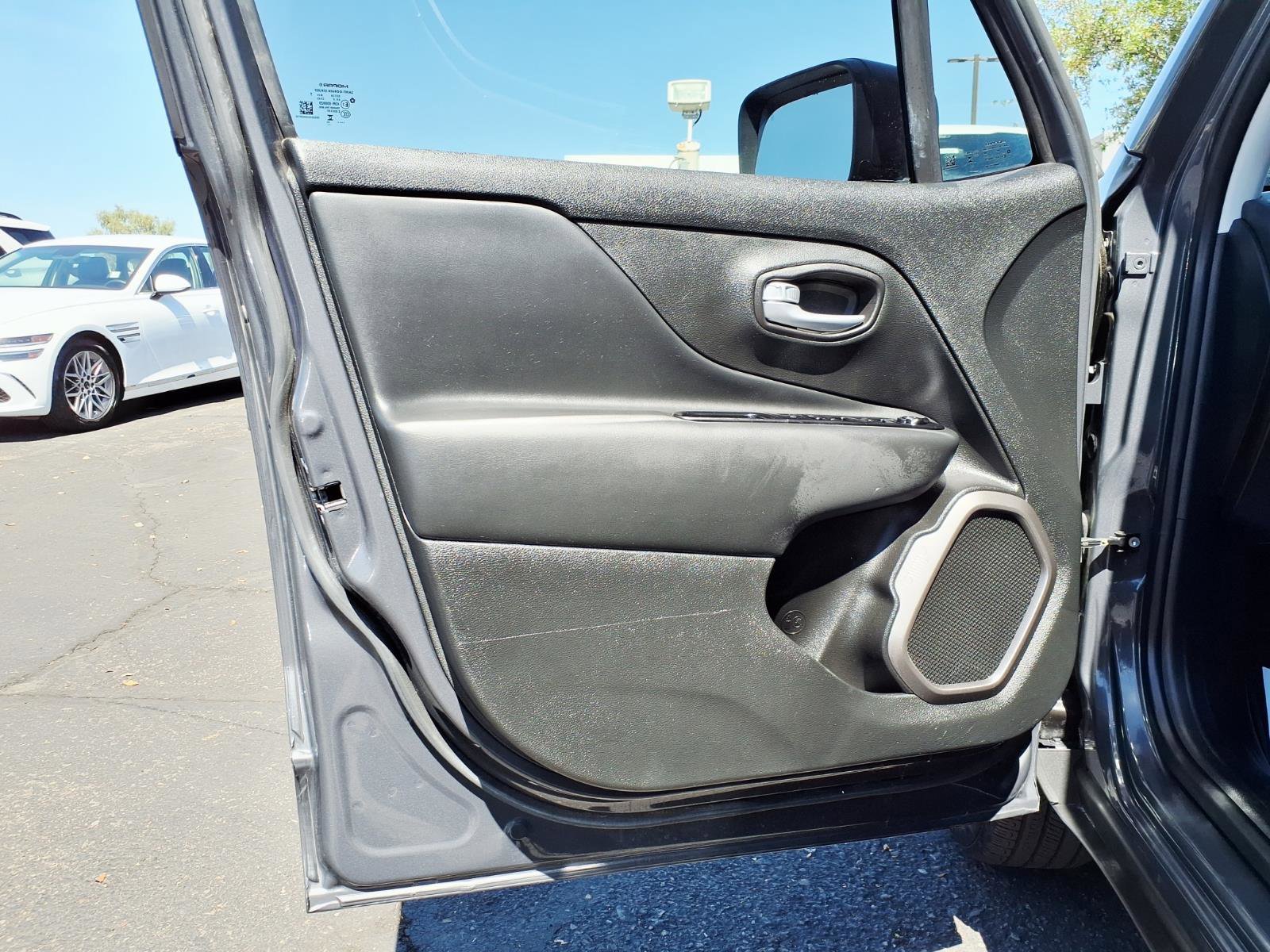 Used 2023 Jeep Renegade Latitude image 19