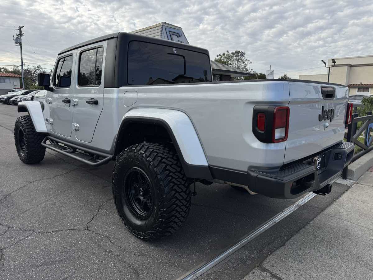 Used 2023 Jeep Gladiator Sport AWD/4WD image 4