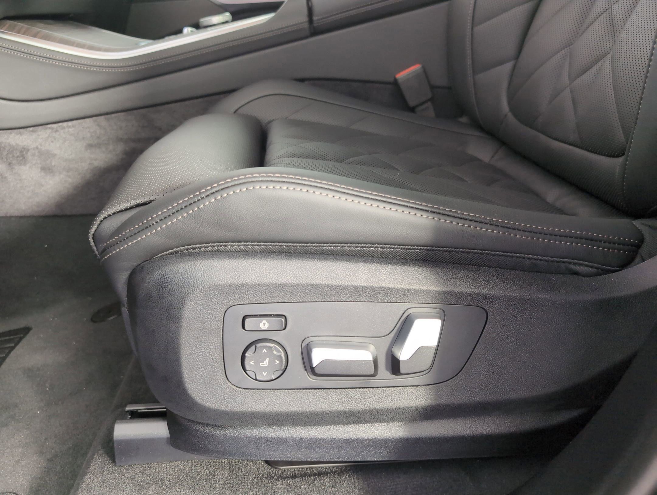 Used 2026 BMW X5 sDrive40i w/ Premium Package image 11