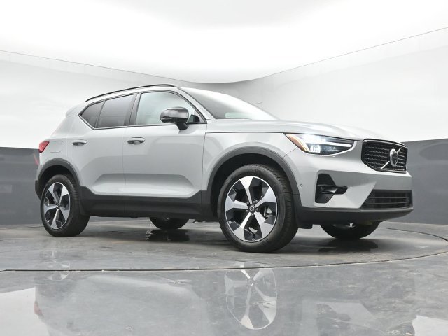 Used 2026 Volvo XC40 B5 Plus AWD/4WD image 35