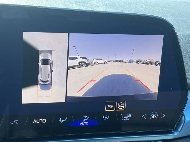 Used 2025 Chevrolet Equinox EV LT w/ Convenience Package image 15