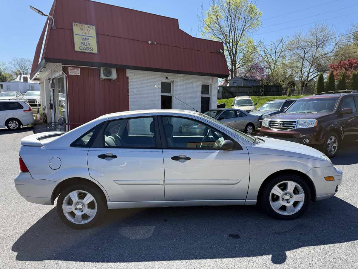 Used 2006 Ford Focus SES FWD image 8