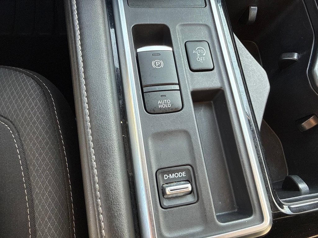 Used 2025 Nissan Pathfinder SV FWD image 30