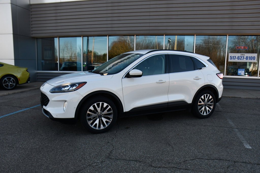 Used 2021 Ford Escape Titanium image 2