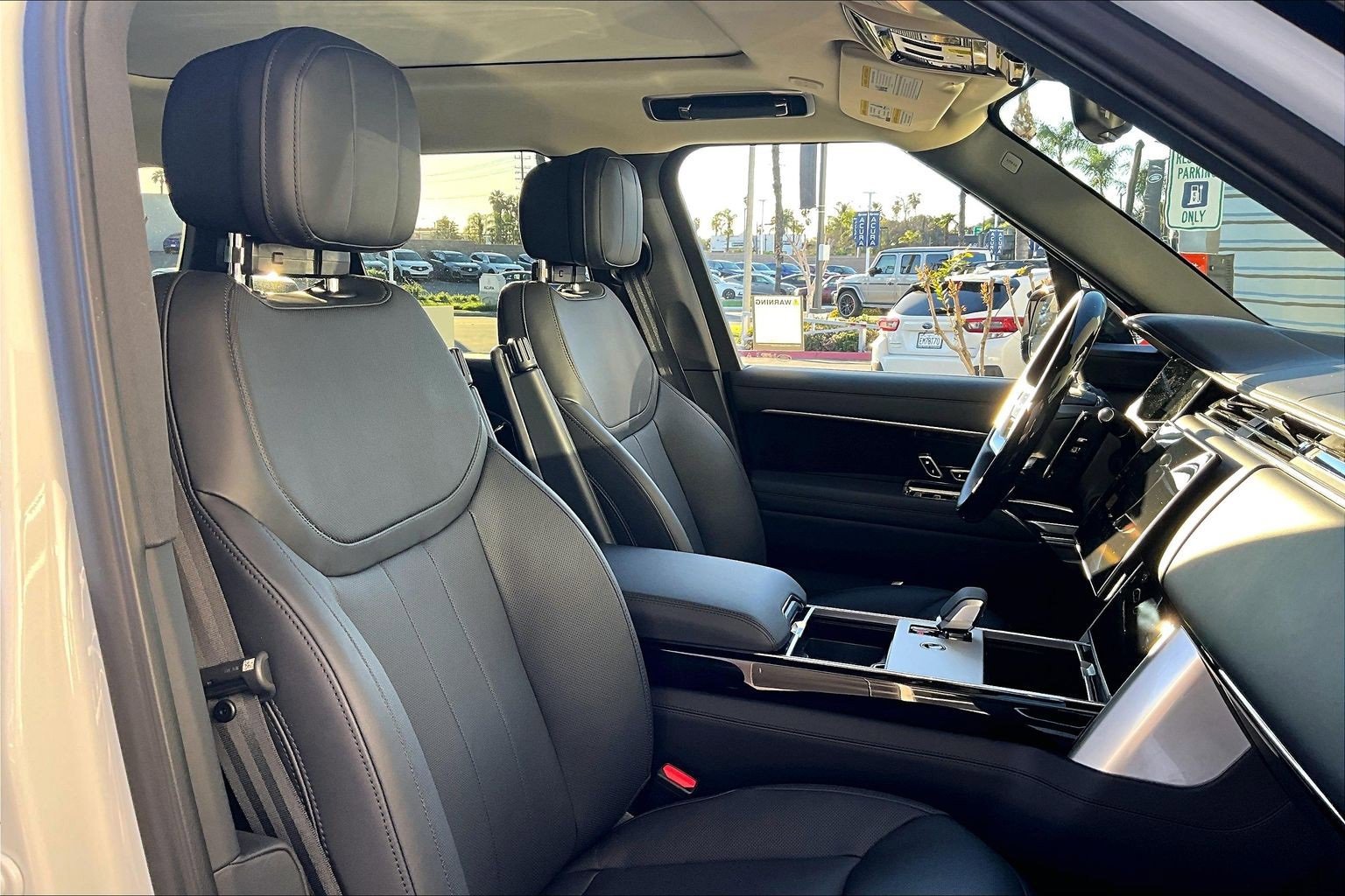 Used 2025 Land Rover Range Rover SE image 7