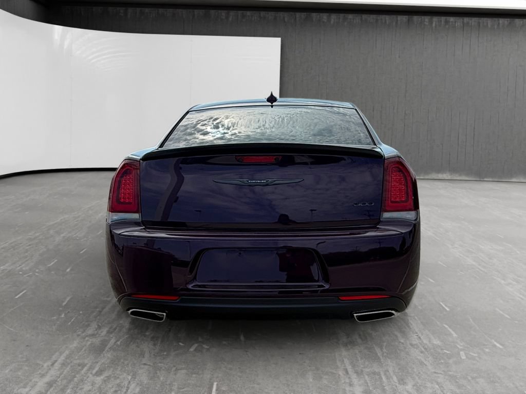 Used 2021 Chrysler 300 Touring w/ Sport Appearance Package RWD image 4