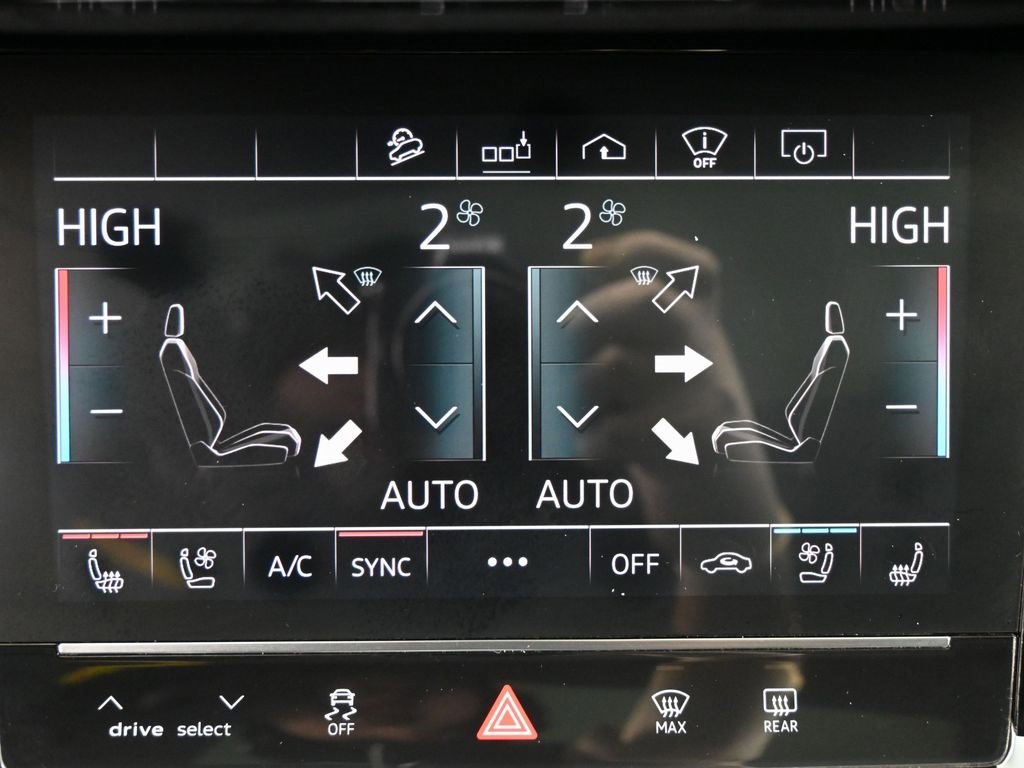 Used 2019 Audi e-tron Prestige w/ Prestige Package image 26