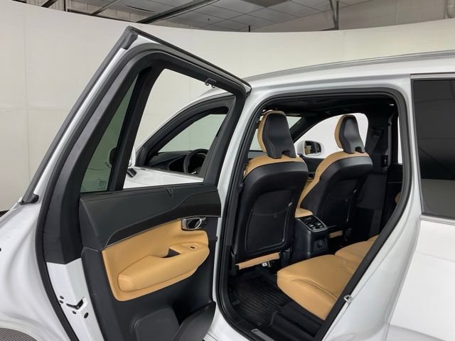Certified 2025 Volvo XC90 T8 Ultra w/ Protection Package AWD/4WD image 35
