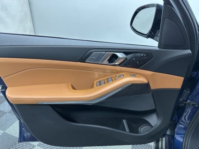 Used 2022 BMW X7 xDrive40i w/ M Sport Package image 15