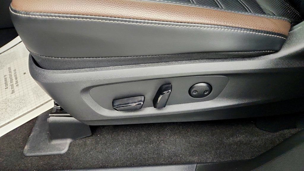 Used 2025 Nissan Pathfinder Platinum AWD/4WD image 12