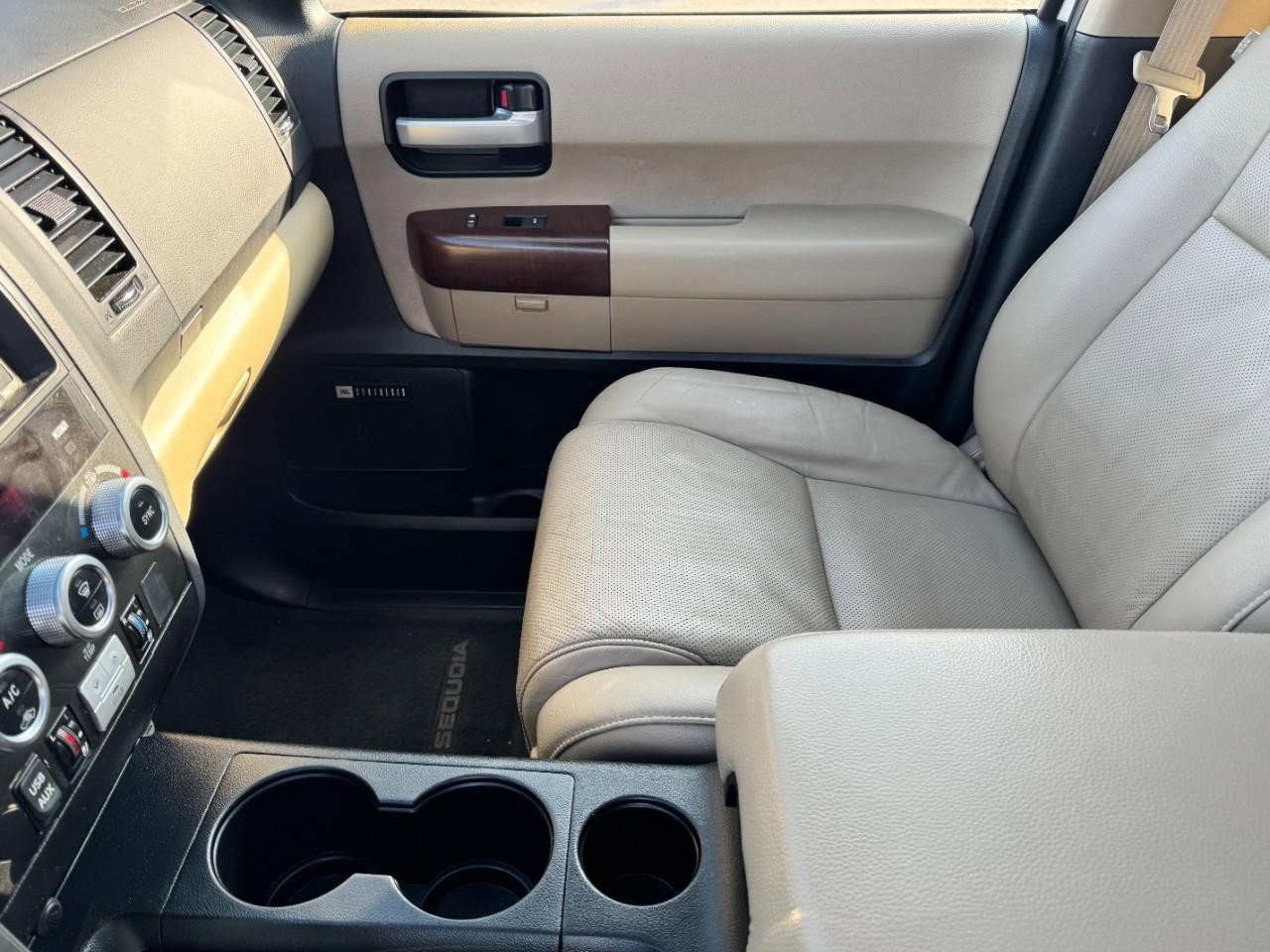 Used 2014 Toyota Sequoia Platinum image 16