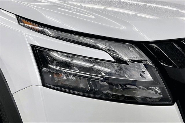 New 2025 Nissan Pathfinder Platinum image 13