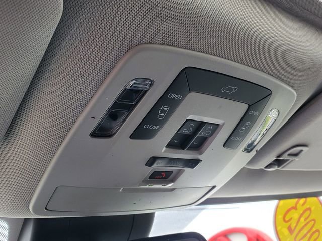 Used 2023 Toyota Sienna XLE FWD image 31