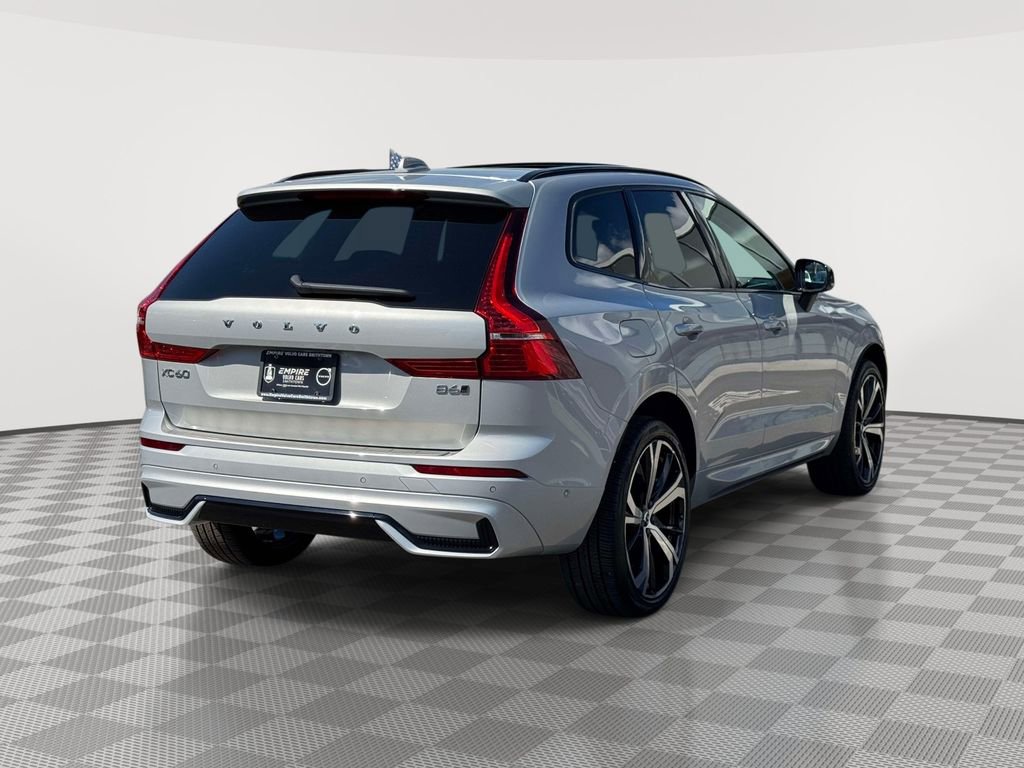 Used 2023 Volvo XC60 B6 Ultimate w/ Protection Package Premier image 4