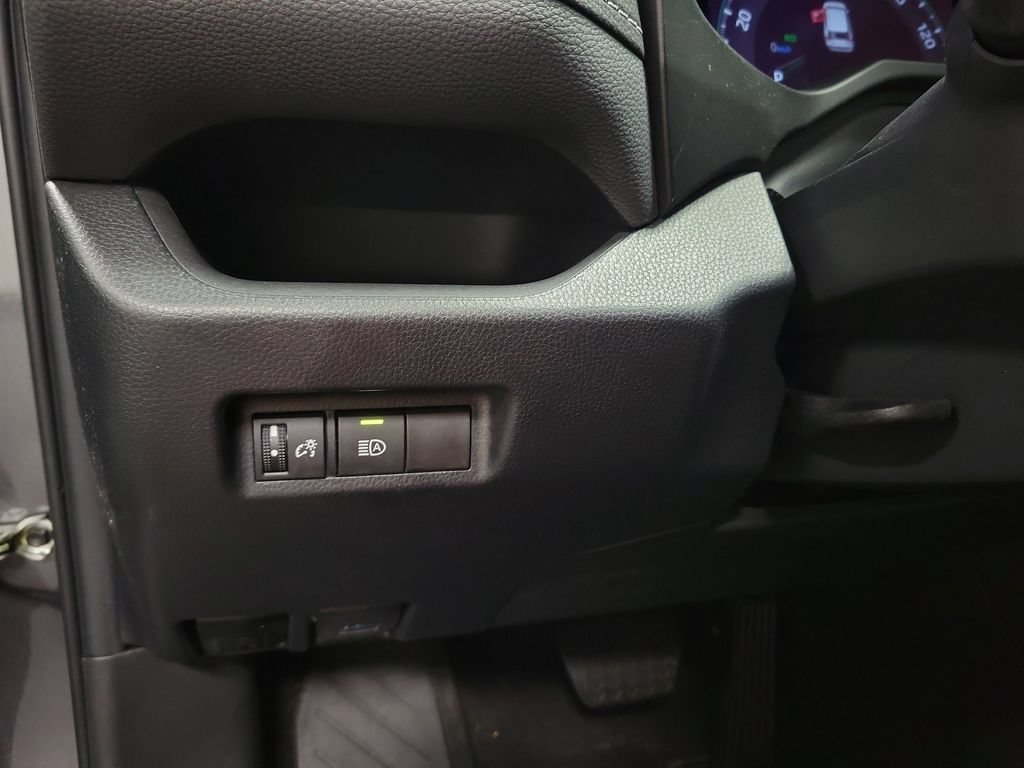 Used 2023 Toyota RAV4 LE AWD/4WD image 25