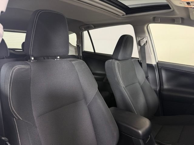 Used 2017 Toyota RAV4 XLE w/ Premium Special Value Package AWD/4WD image 19
