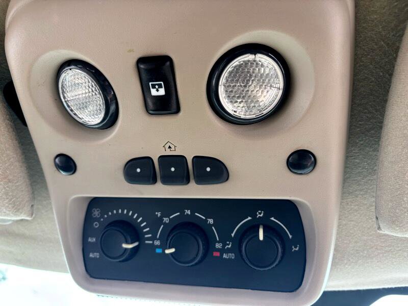 Used 2006 Chevrolet Suburban Z71 w/ Z71 Preferred Equipment Group image 39