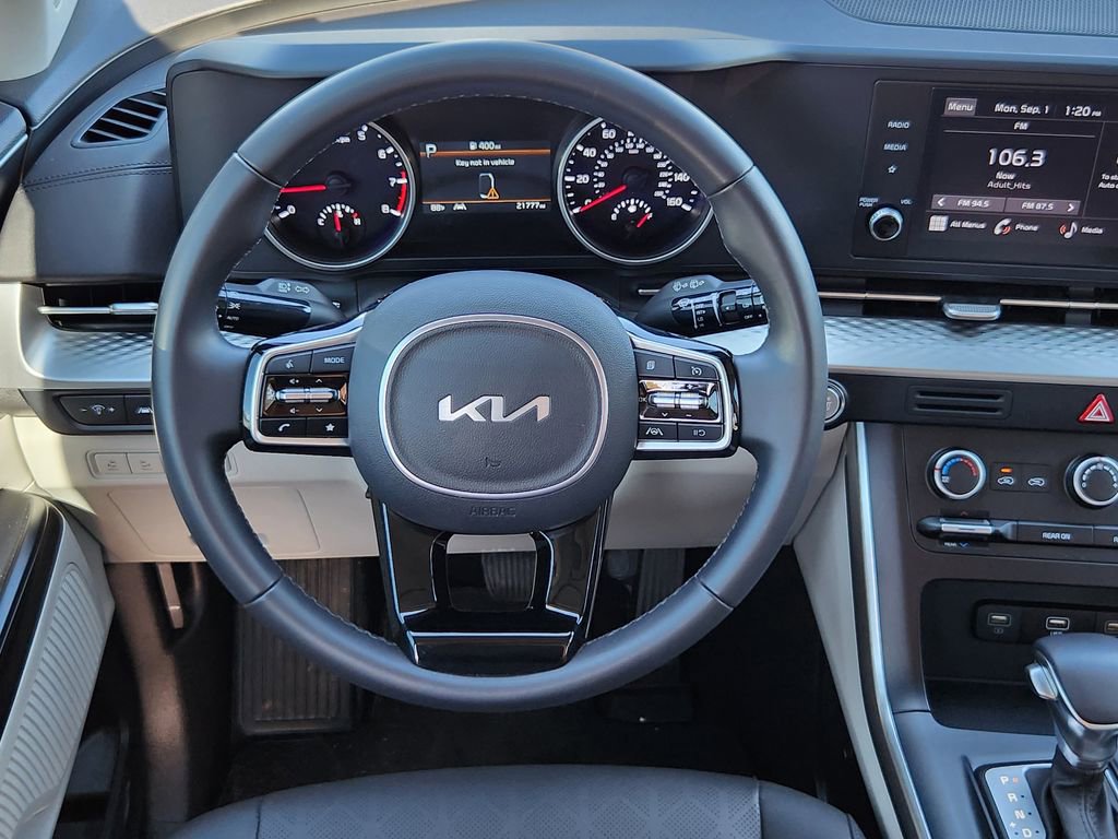 Used 2024 Kia Carnival LX image 25