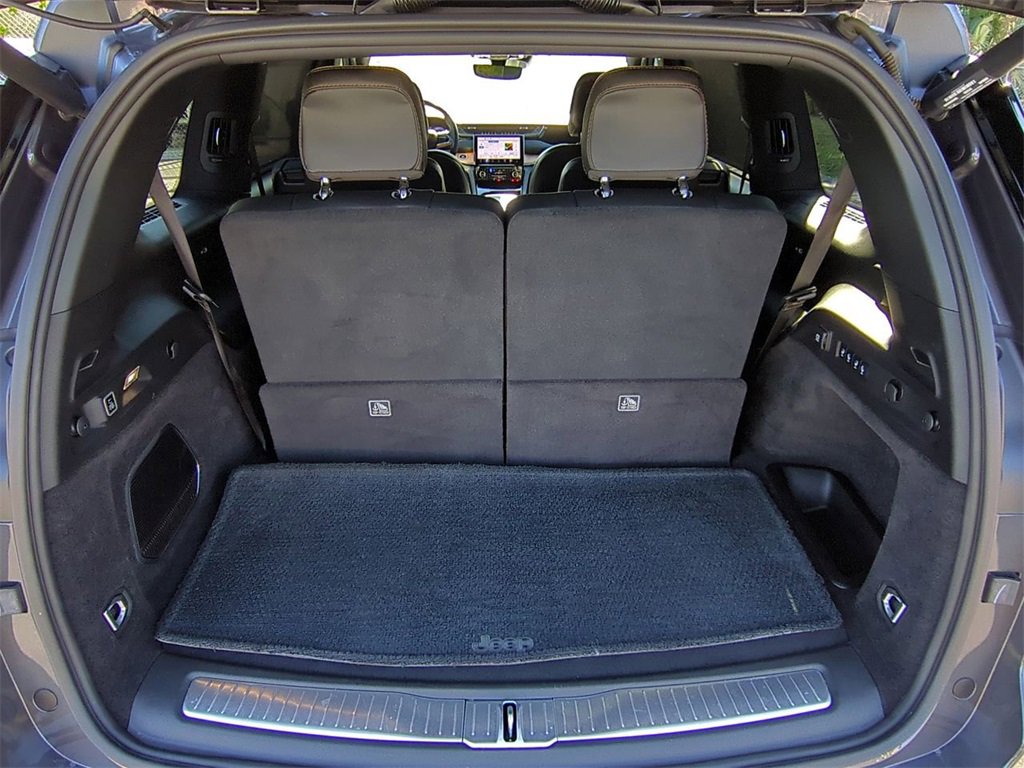 Used 2024 Jeep Grand Cherokee L Summit image 13