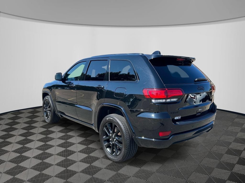 Used 2021 Jeep Grand Cherokee Laredo X AWD/4WD image 3