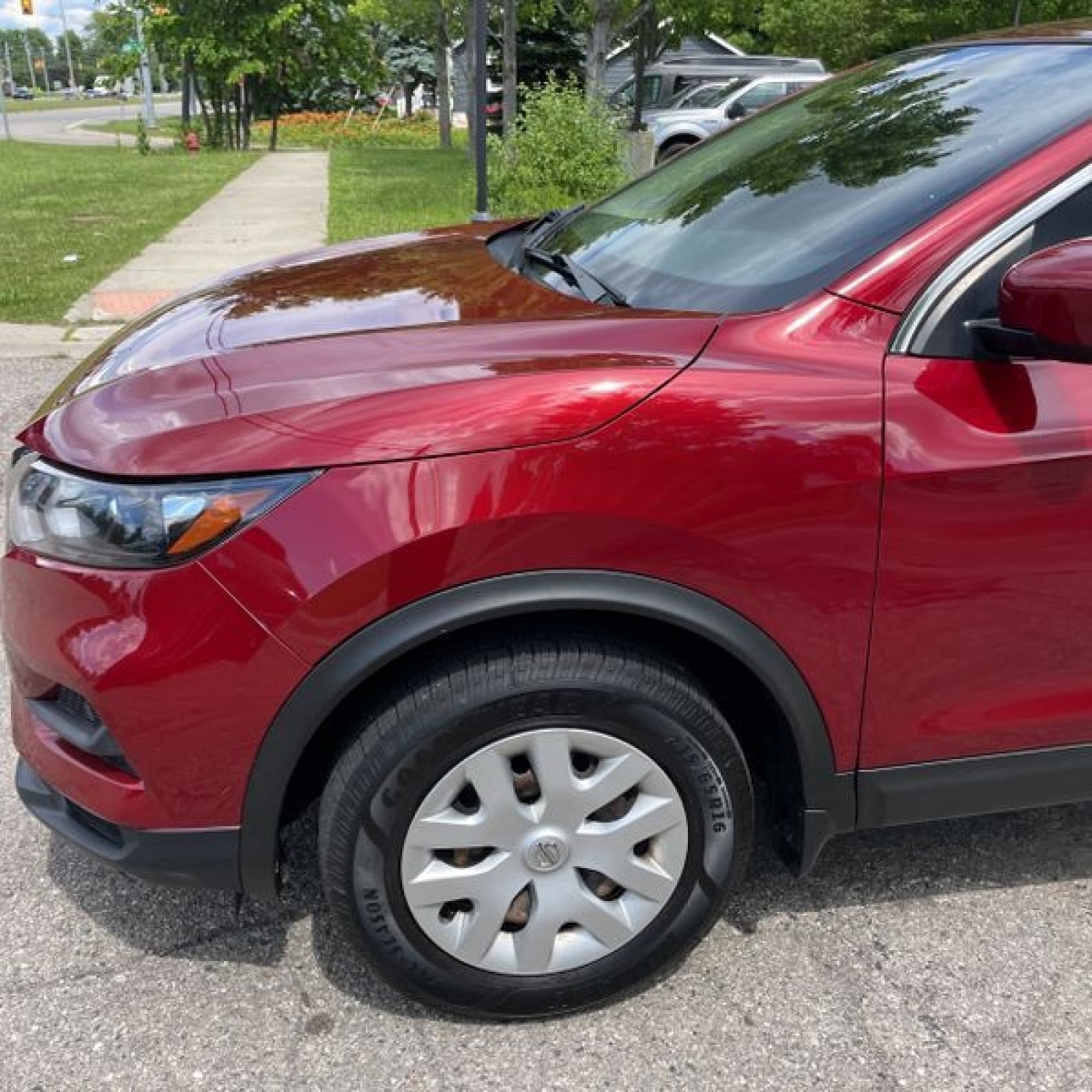 Used 2020 Nissan Rogue Sport S AWD/4WD image 2
