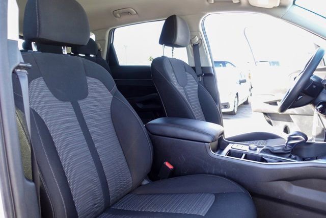 Used 2022 Kia Sorento LX image 16
