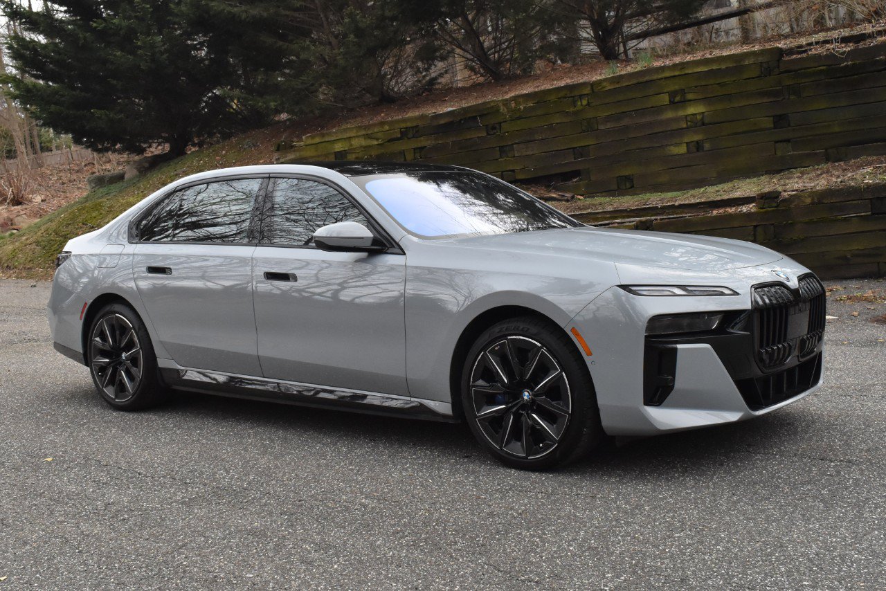 Used 2023 BMW i7 xDrive60 AWD/4WD image 11