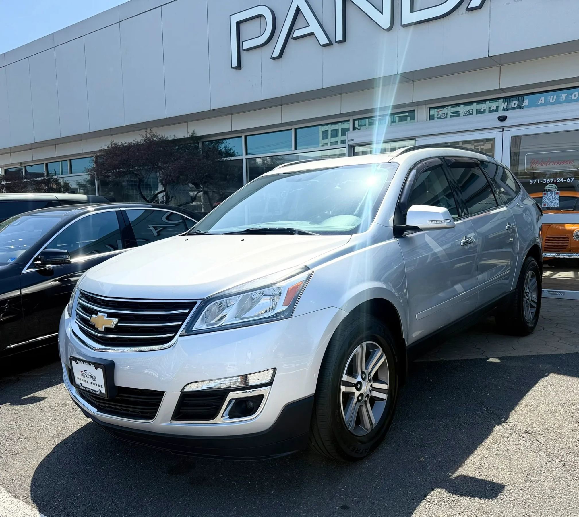 Used 2017 Chevrolet Traverse LT image 3