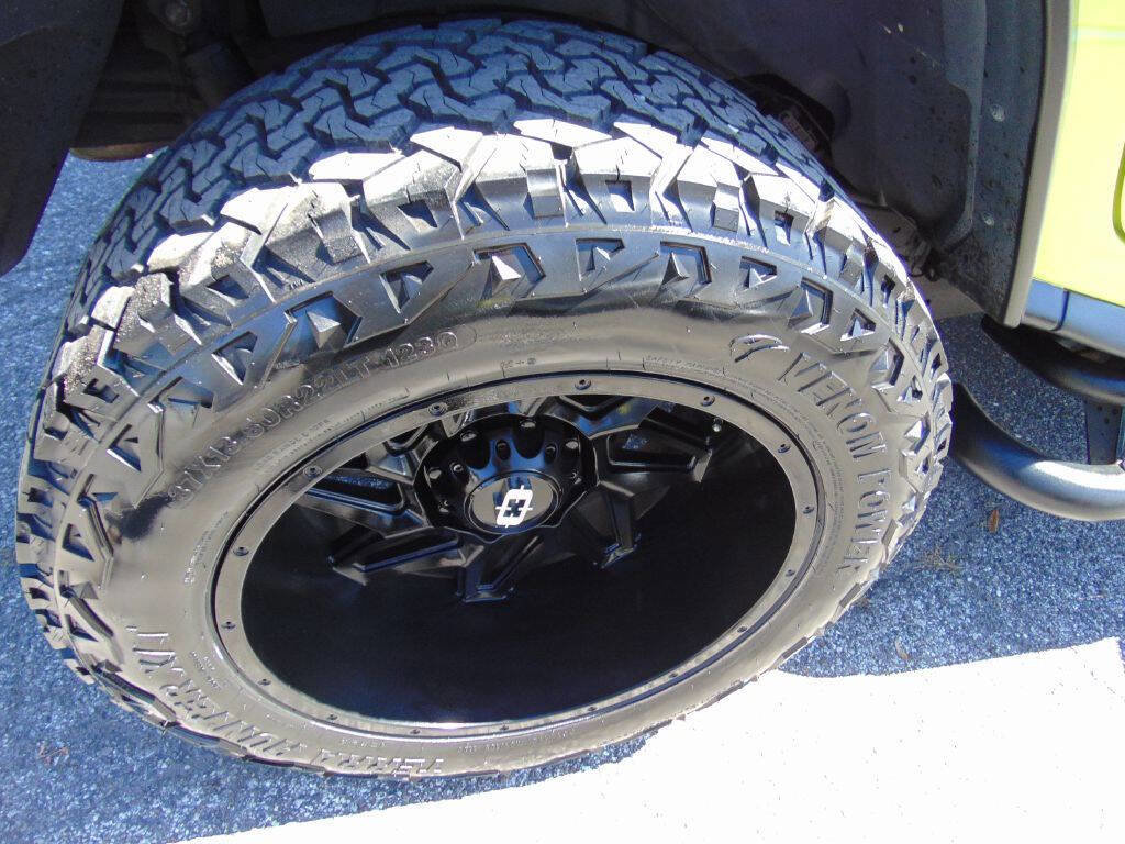 Used 2004 HUMMER H2 w/ Preferred Equipment Group image 17