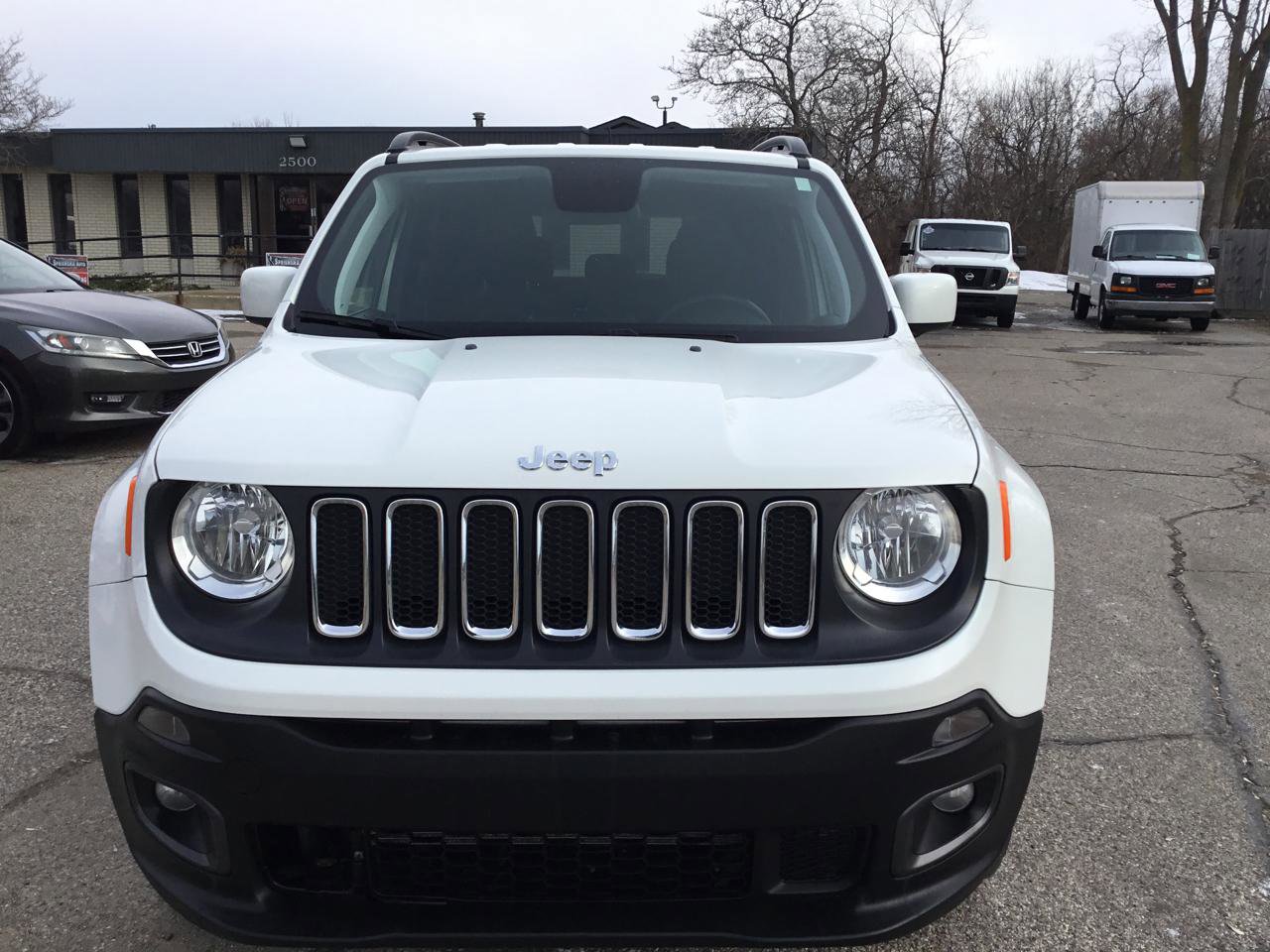 Used 2018 Jeep Renegade Latitude image 3