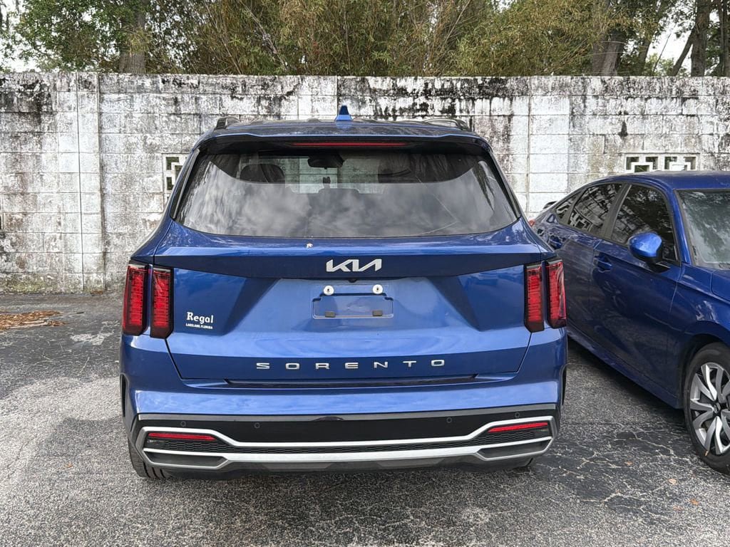 Certified 2022 Kia Sorento S FWD image 8