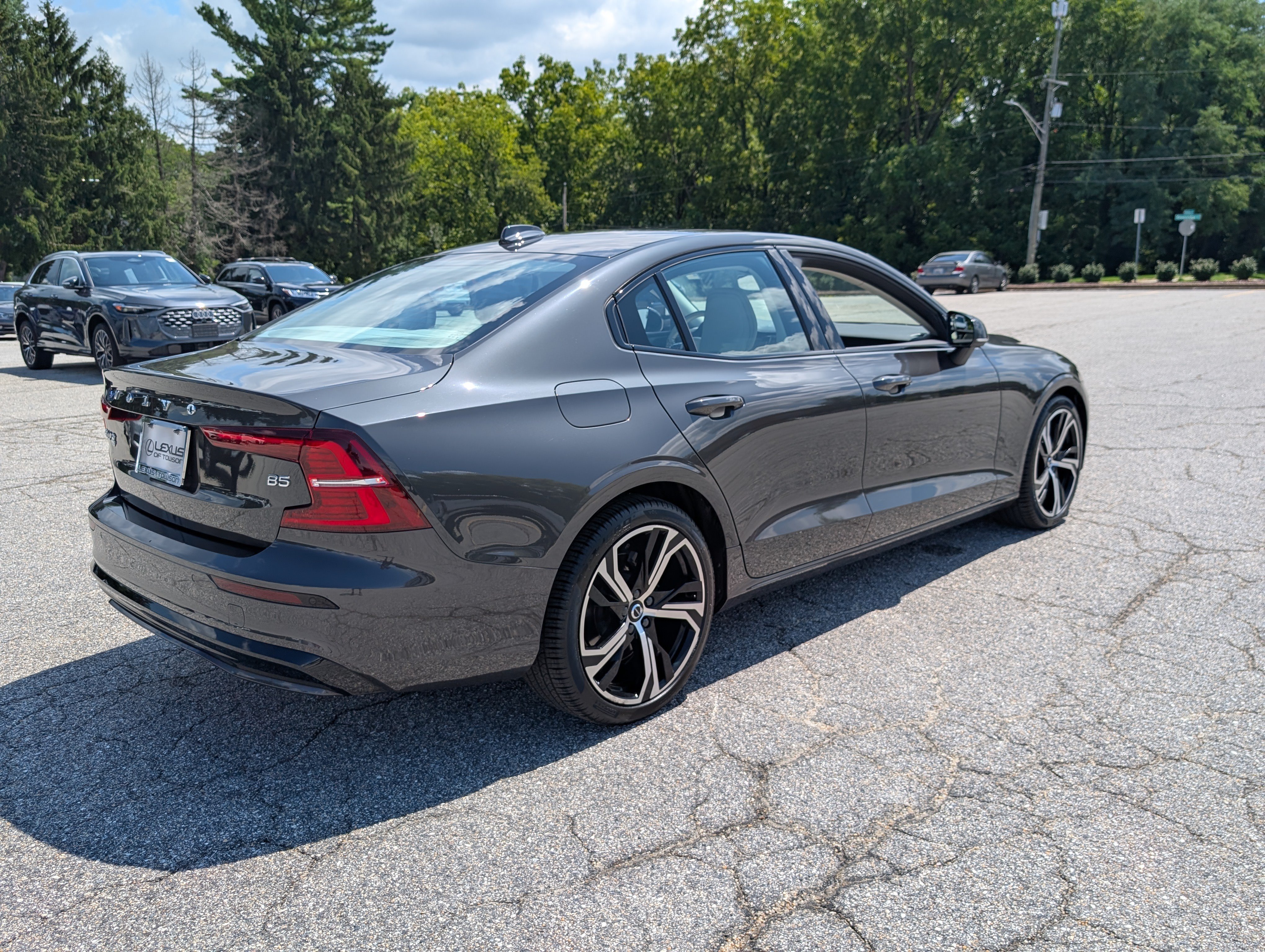 Used 2024 Volvo S60 B5 Core w/ Climate Package FWD image 3