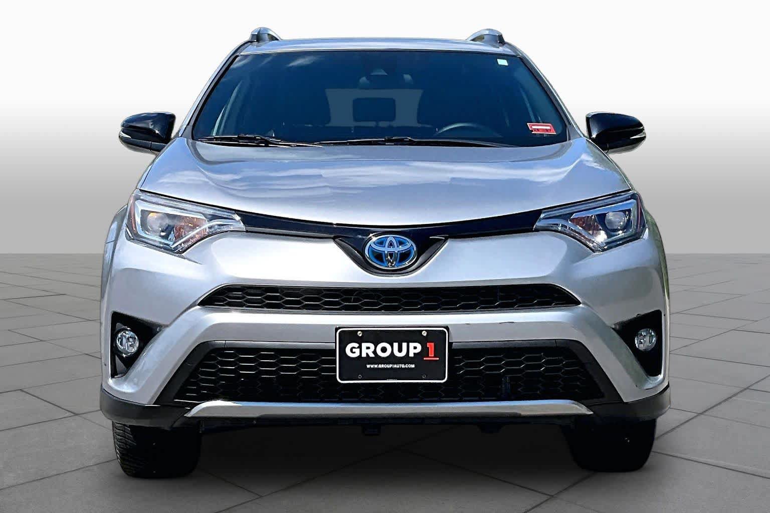 Used 2018 Toyota RAV4 SE AWD/4WD image 4
