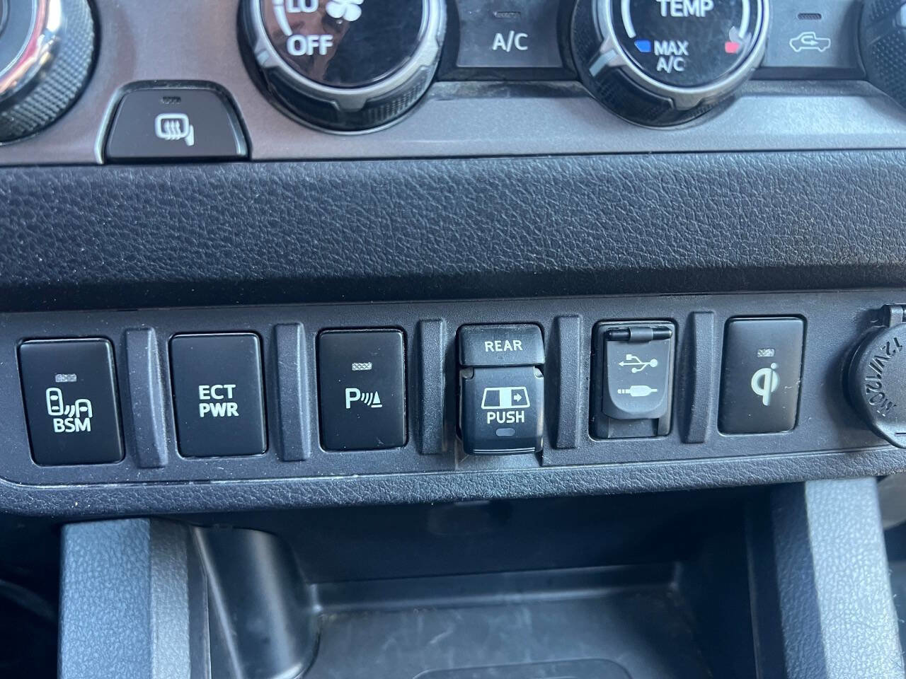 Used 2018 Toyota Tacoma TRD Sport w/ Technology Package AWD/4WD image 10