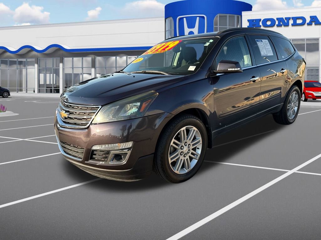 Used 2015 Chevrolet Traverse LT w/ Style and Technology Package image 3