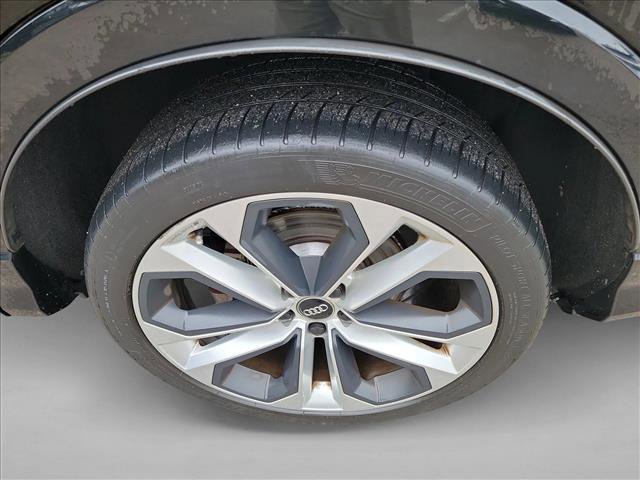 Used 2020 Audi Q3 2.0T Prestige w/ Prestige Package image 12