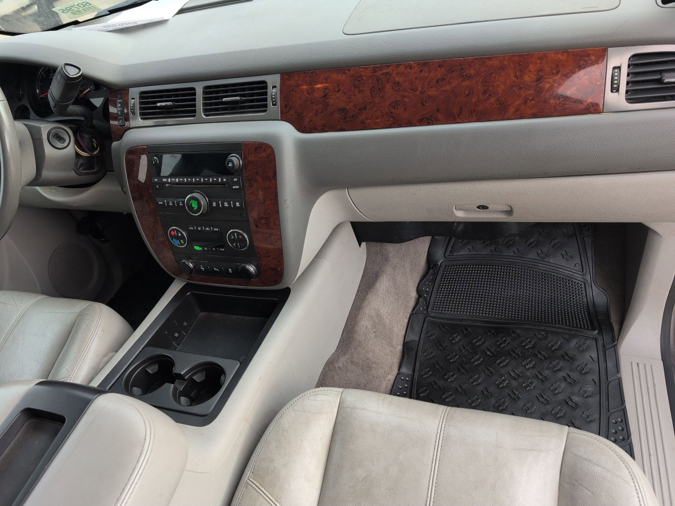 Used 2012 Chevrolet Suburban LT image 20