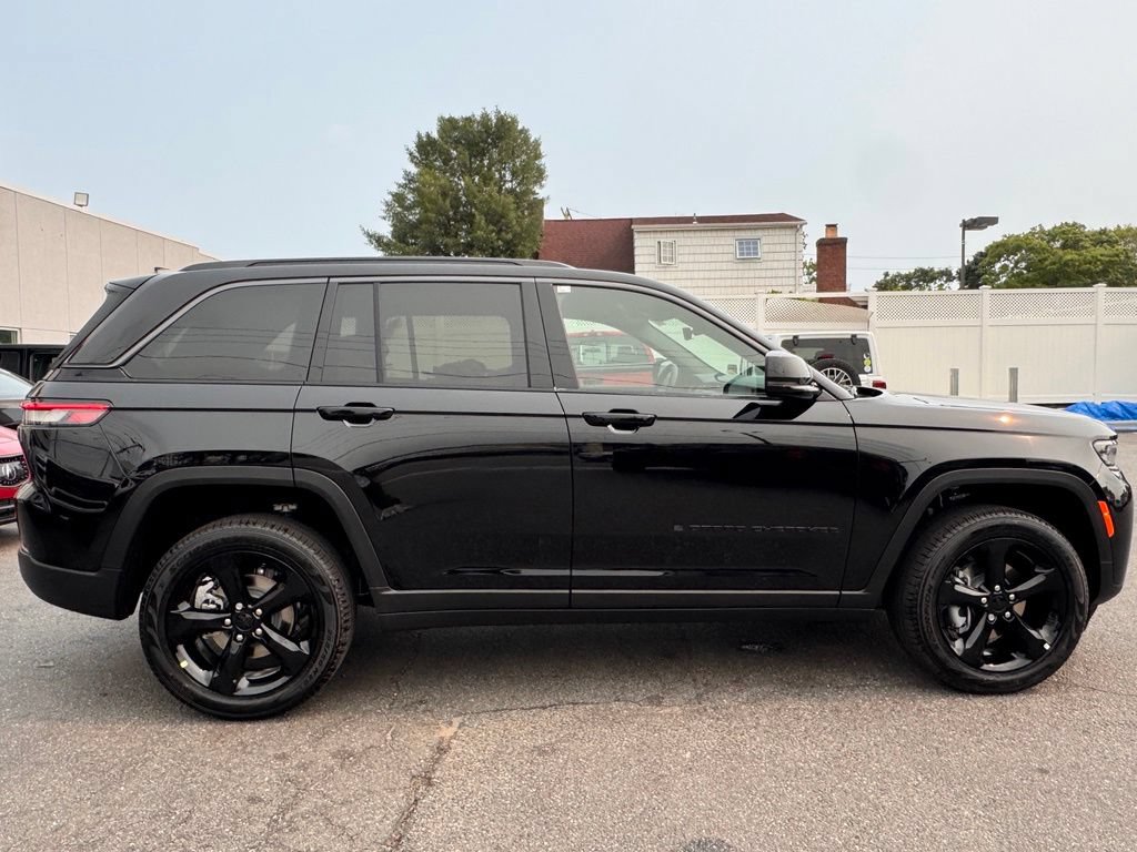 New 2026 Jeep Grand Cherokee Limited w/ Limited Altitude Package AWD/4WD image 8