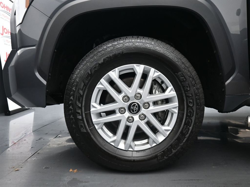 Used 2023 Toyota Tundra SR5 w/ SR5 Convenience Package AWD/4WD image 23