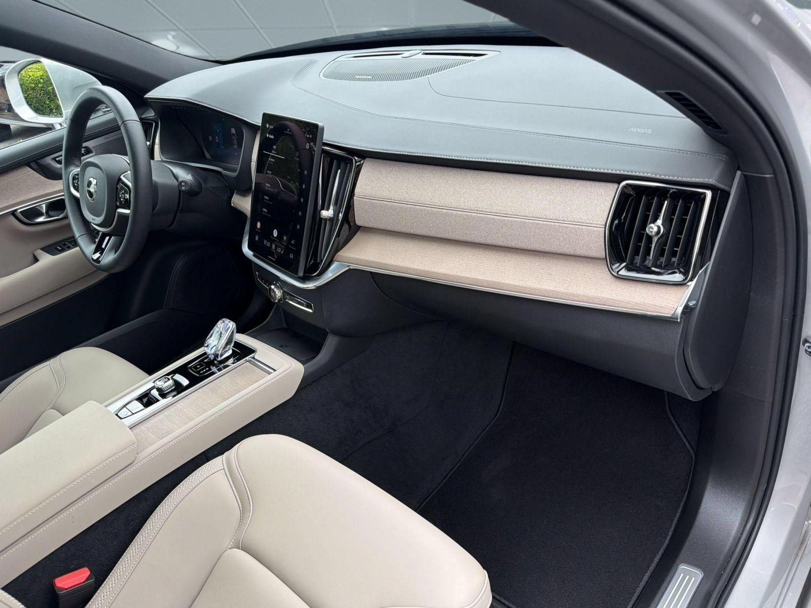 Certified 2025 Volvo XC90 B5 Plus AWD/4WD image 31