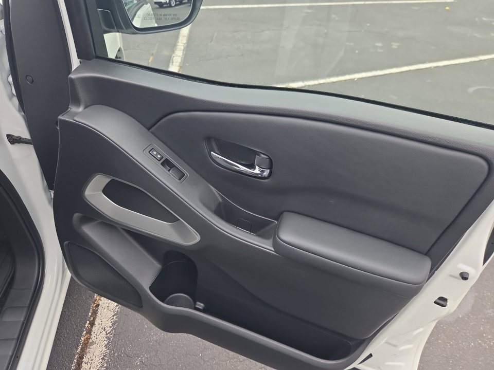 Used 2024 Nissan Frontier SV w/ SV Convenience Package RWD image 35