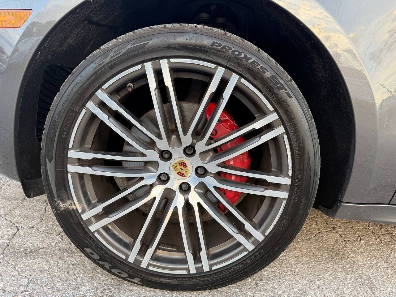 Used 2018 Porsche Macan Turbo AWD/4WD image 28